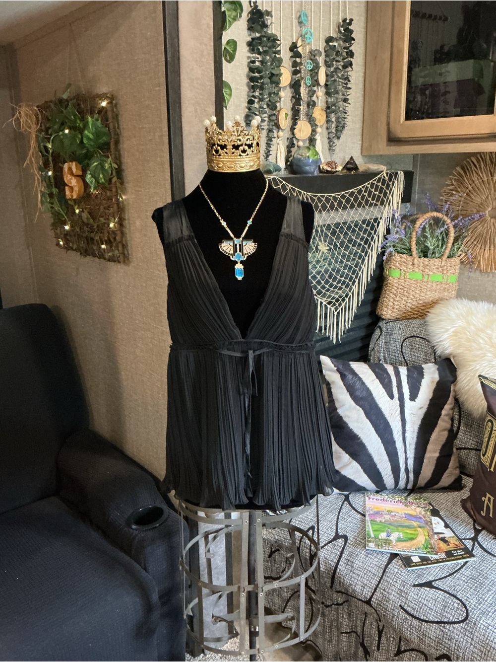 WHBM Black Pleated V-Neck Tie-Waist Sleeveless Top M